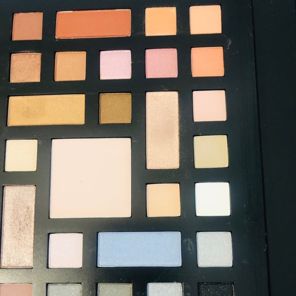 Wet n Wild Beauty Book - Picture 6 of 8